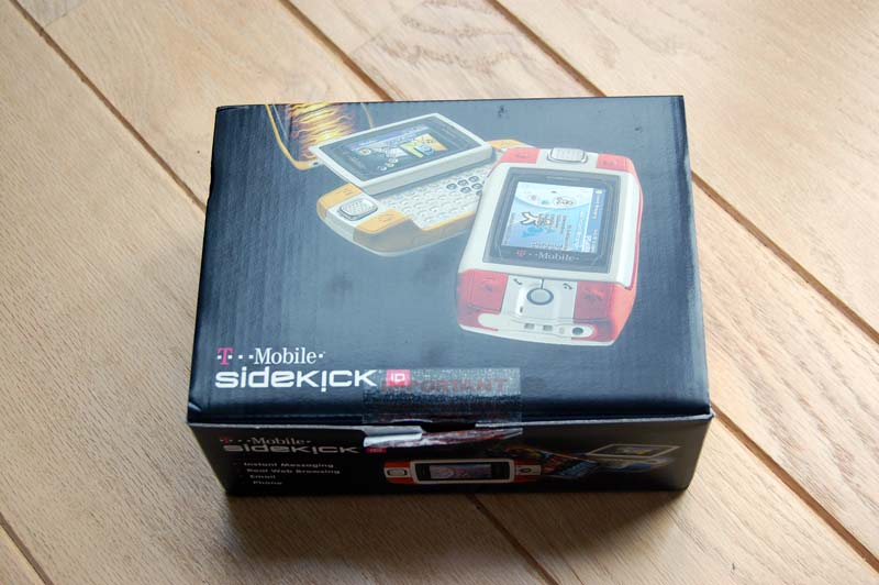 Illustration for article titled Unboxed: Our Shots of the Sidekick iD